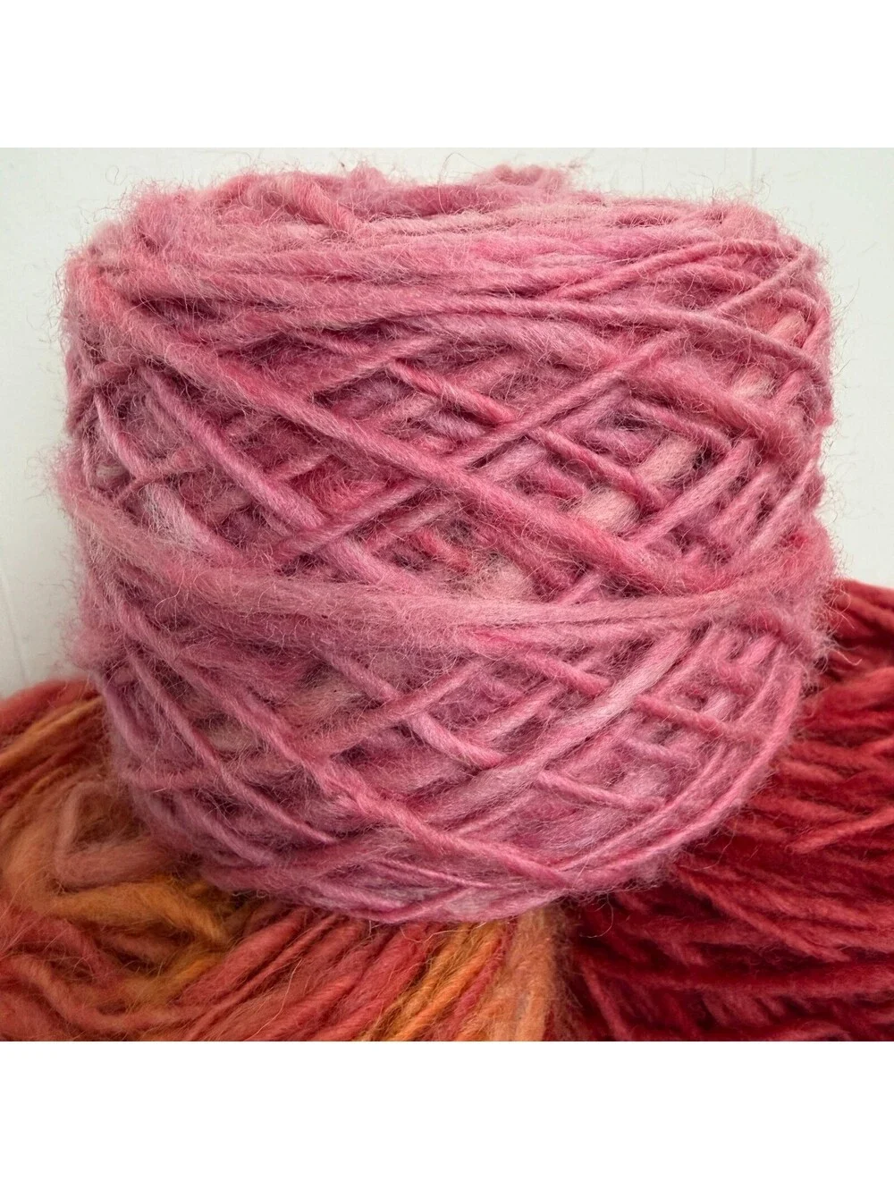 100% Wool Bulky Yarn 595 Yds Pink Coral Orange Red Mix 350g (3 Cakes)